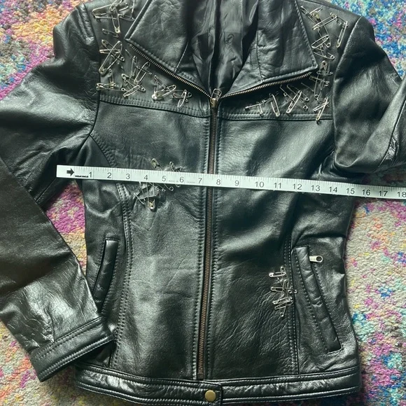 🖤Edgy Leather Jacket🖤 - Picture 10 of 11